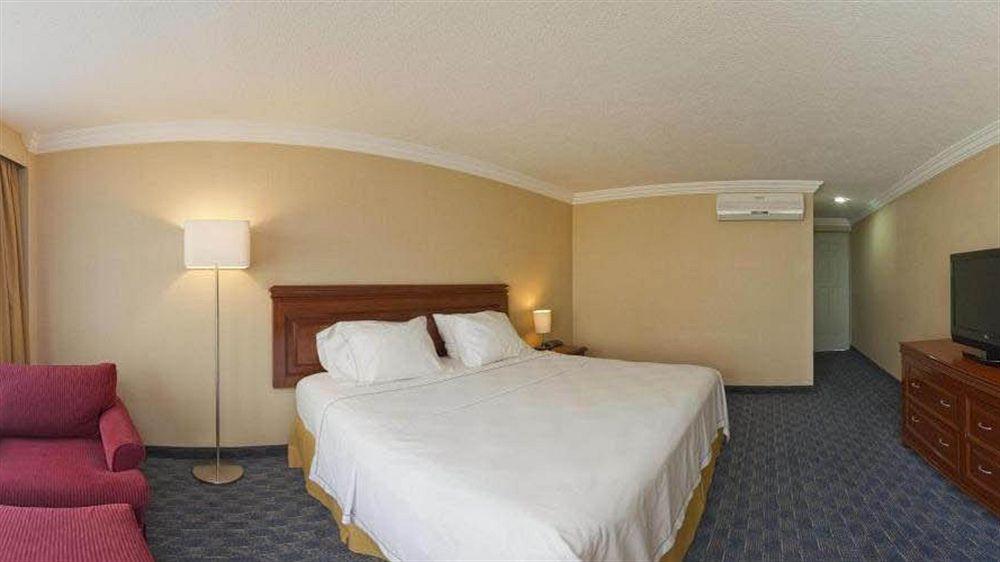 Holiday Inn Express Toluca By Ihg מראה חיצוני תמונה